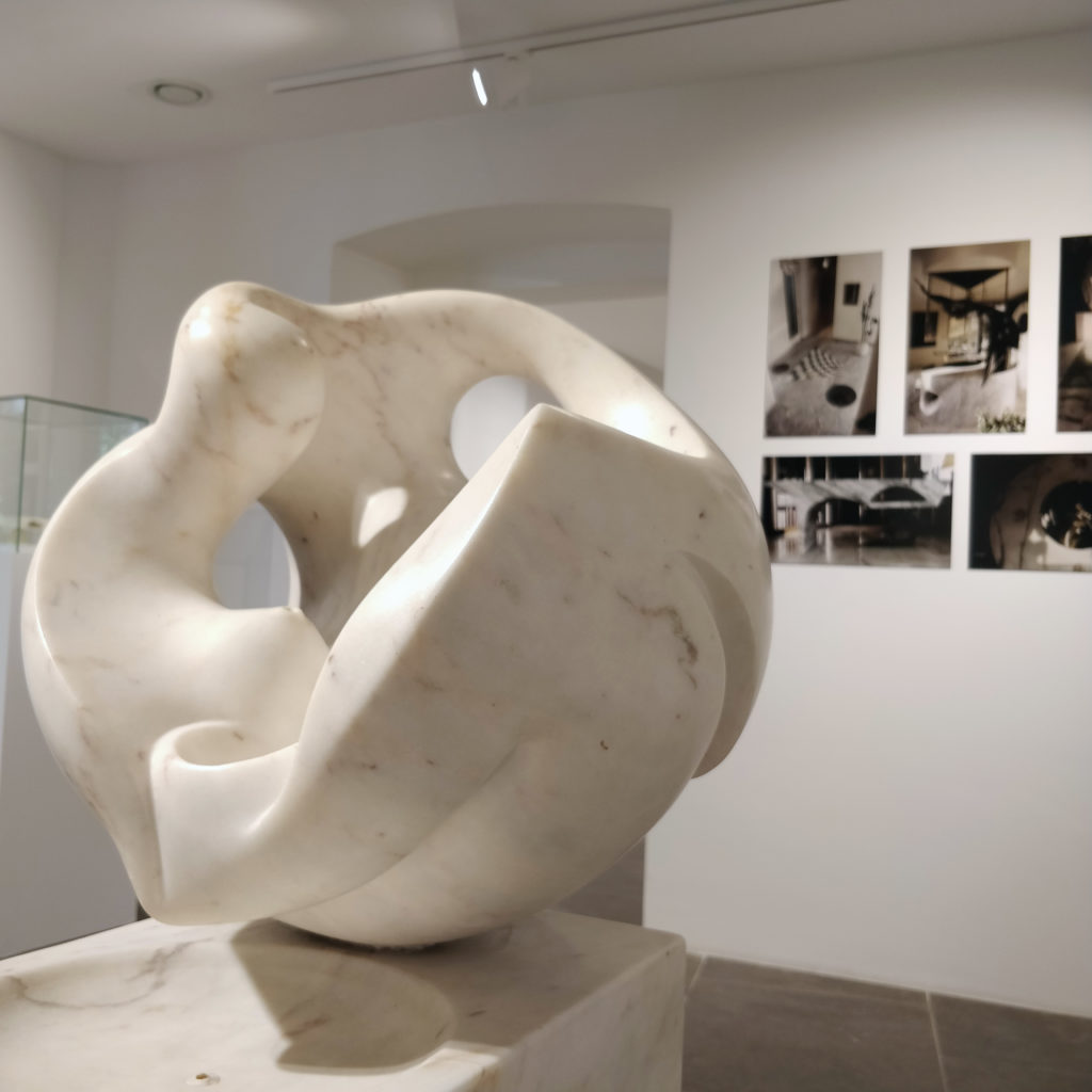 Robert Rocca : "Fontaine", marbre. Photo : Christophe Colrat