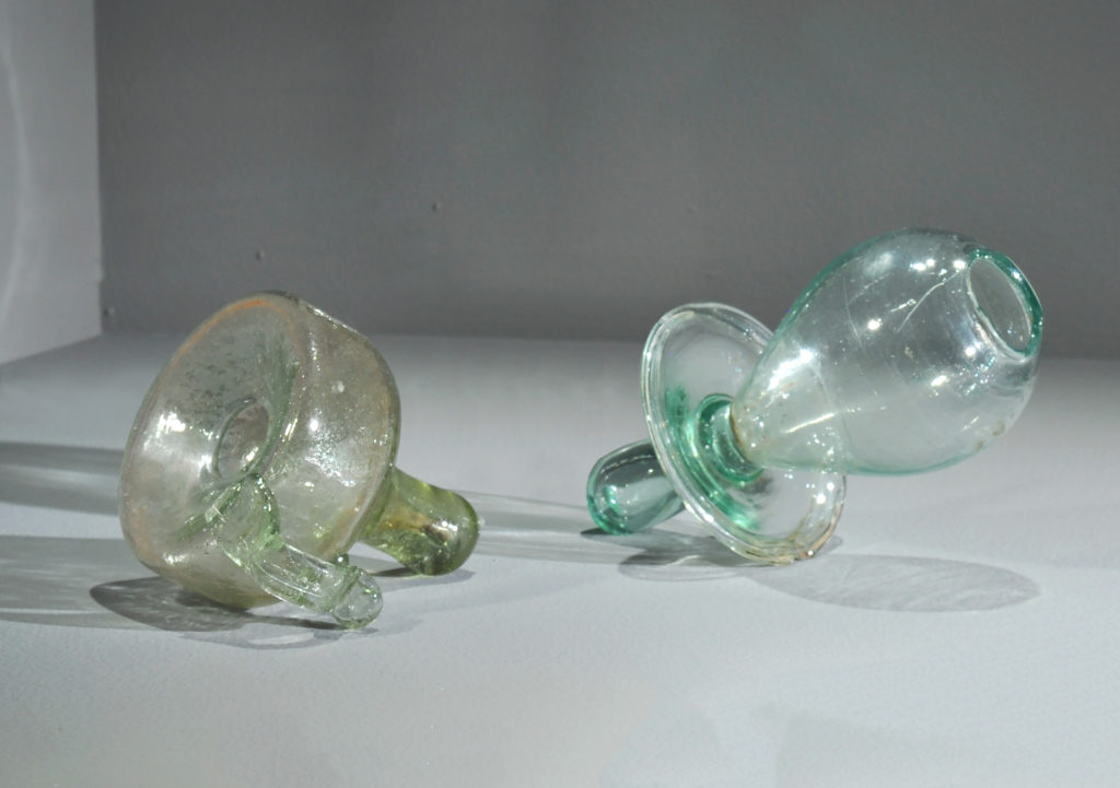 Veilleuse "provençale" sans piètement, XVIIIème siècle, Verreries de Moussans, collection particulière. Photo : Céline Capelier