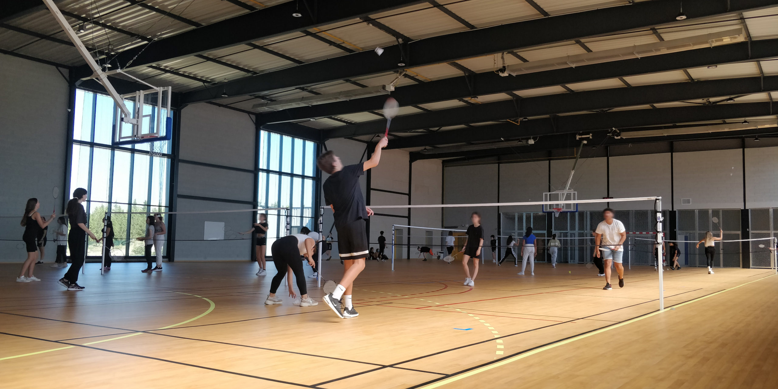 Initiation au badminton pour une classe de première. Photo : Christophe Colrat