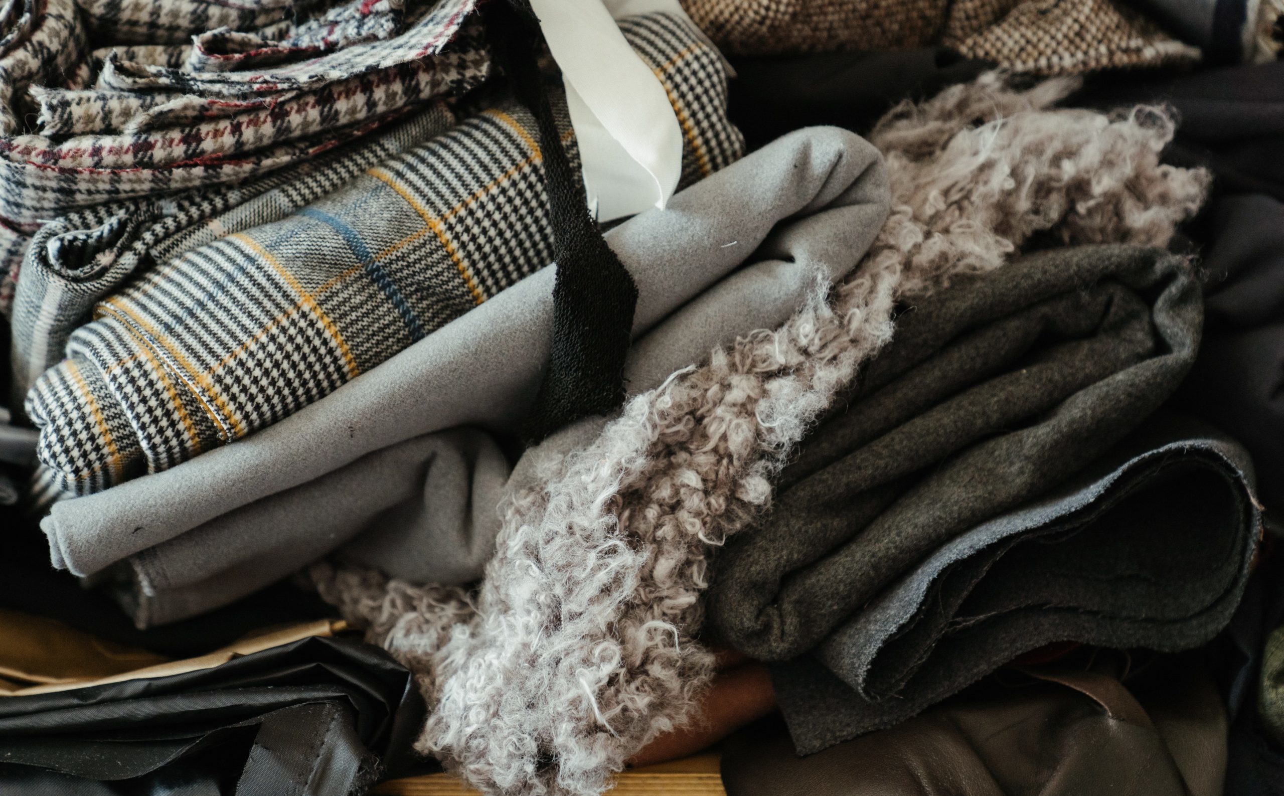 99,5 % des textiles usagés peuvent avoir une deuxième vie. Photo : cottonbro - pexels